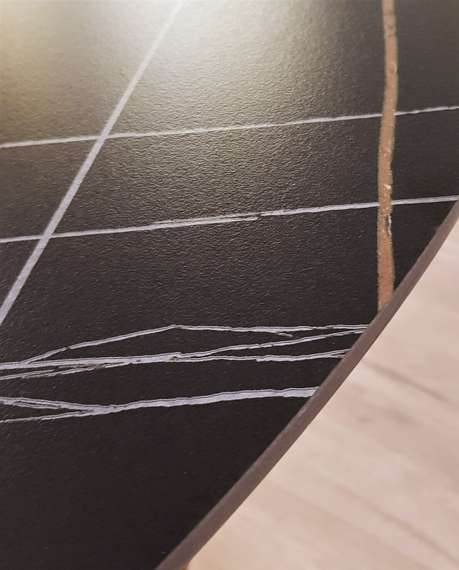 Стол Yoda Ø120, черный керамогранит, золотая ножка