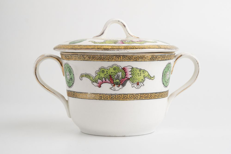 Сахарница с крышкой с росписью в китайском стиле с драконом, медальонами и дайконом