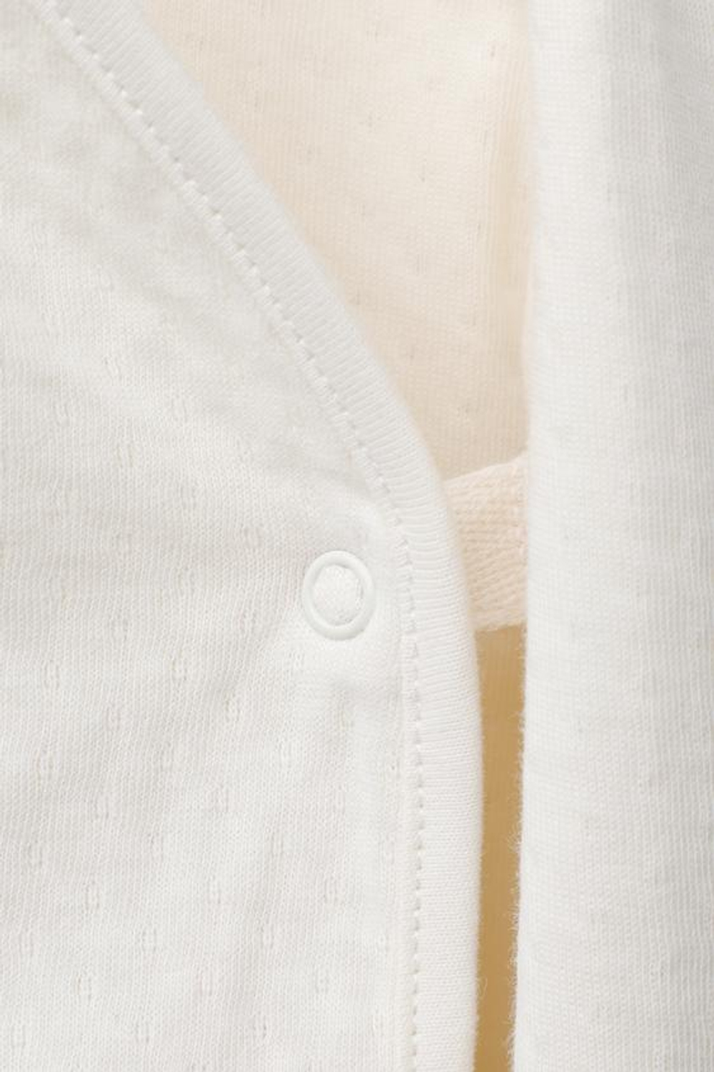 ZARA КОМПЛЕКТ ИЗ ФУТБОЛКИ И ЛЕГИНСОВ С РЕЛЬЕФНЫМ УЗОРОМ, ЭКРЮ