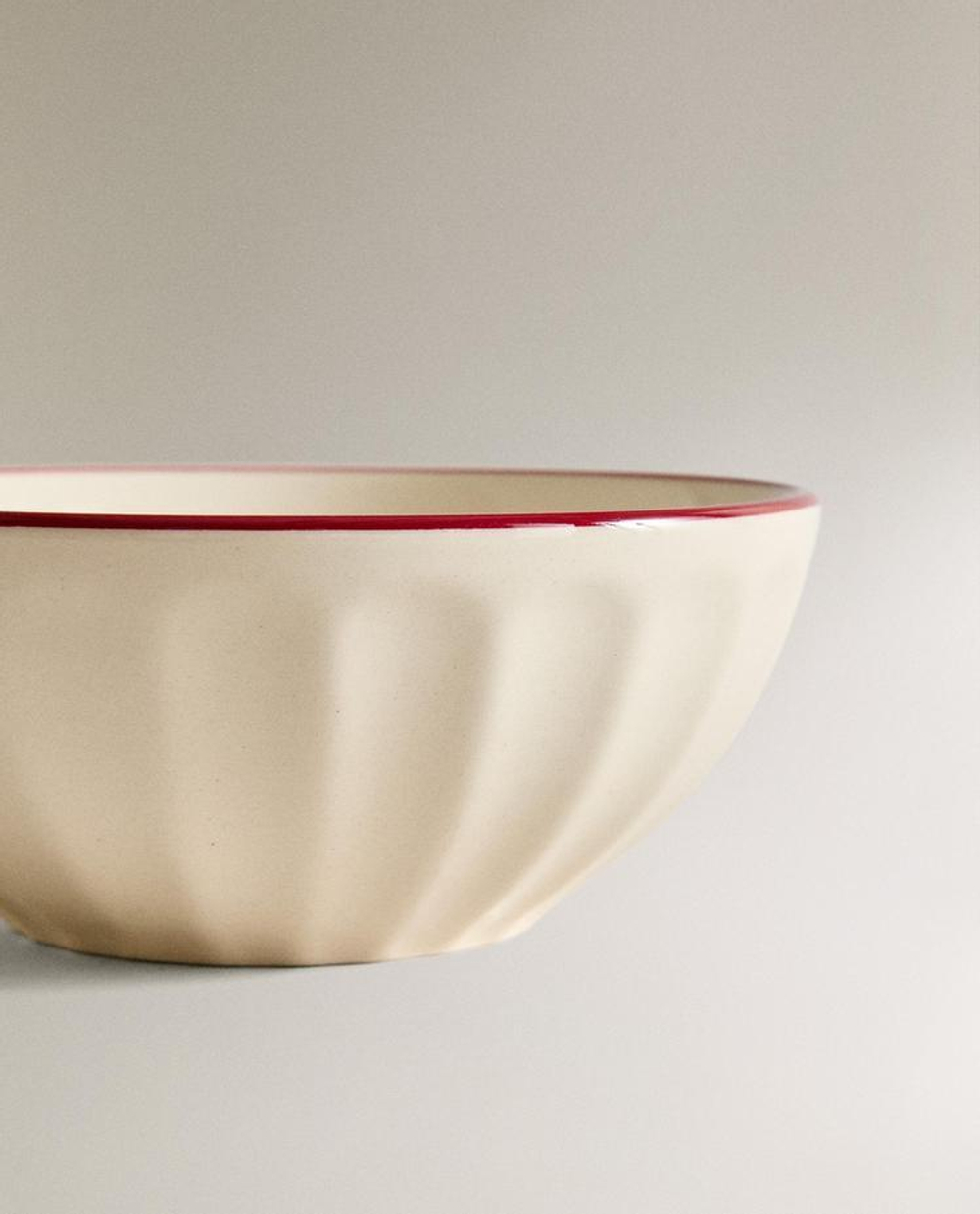 ZARA HOME НОВОГОДНЯЯ КЕРАМИЧЕСКАЯ ТАРЕЛКА, БЕЛЫЙ/КРАСНЫЙ