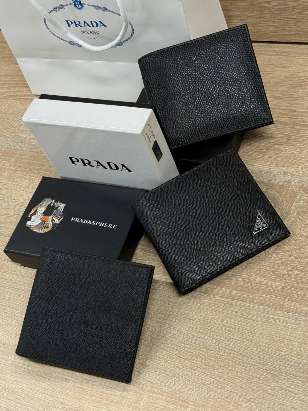 Бумажник Prada