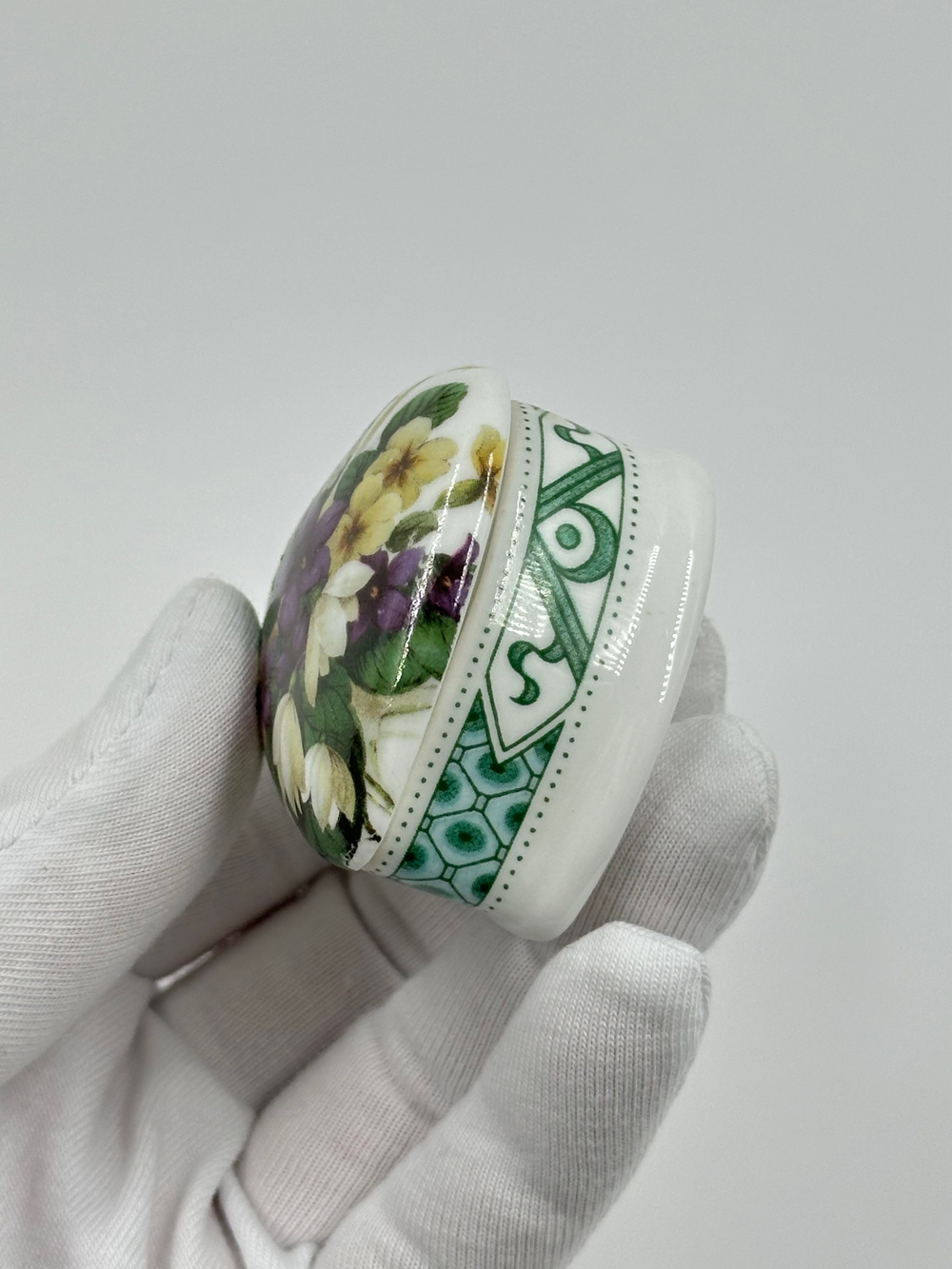 Миниатюрная шкатулка в виде сердца