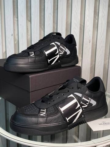 Кроссовки Valentino