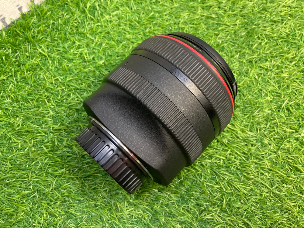 Canon EF 85mm 1.2L II USM