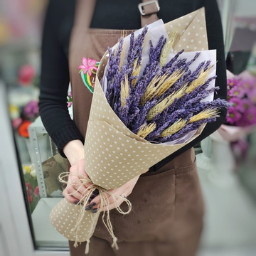 Букет с лавандой и колосками