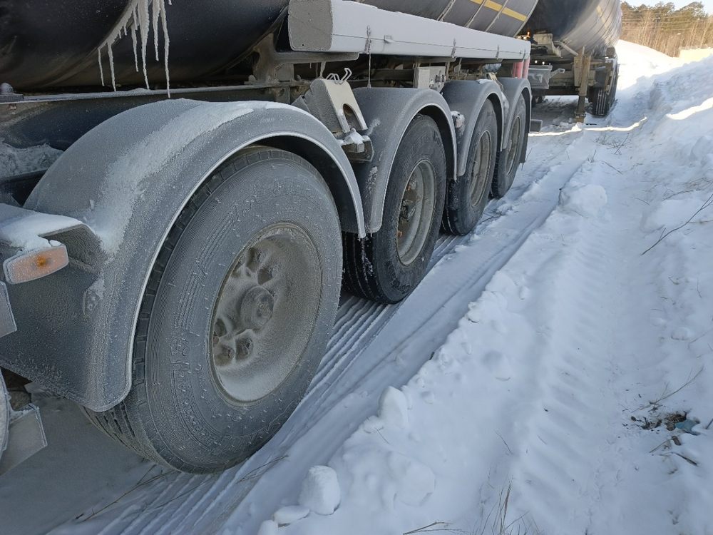 FoxTank 8777 Полуприцеп цистерна 877721 (светлые нефтепродукты)