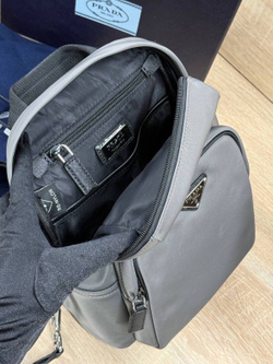 Рюкзак-слинг Prada