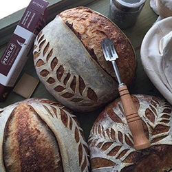 Нож пекарский со сменными лезвиями для нанесения надрезов на тесте