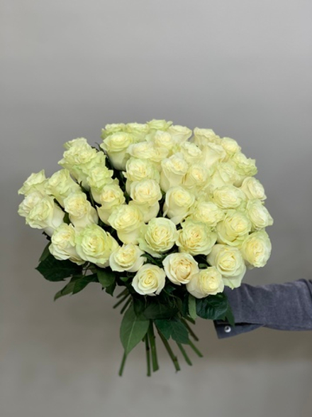 Букет 45 белых роз Эквадор 60см в ленте