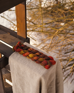 Носочная пряжа с добавлением шерсти "Цветные горы" 20 г