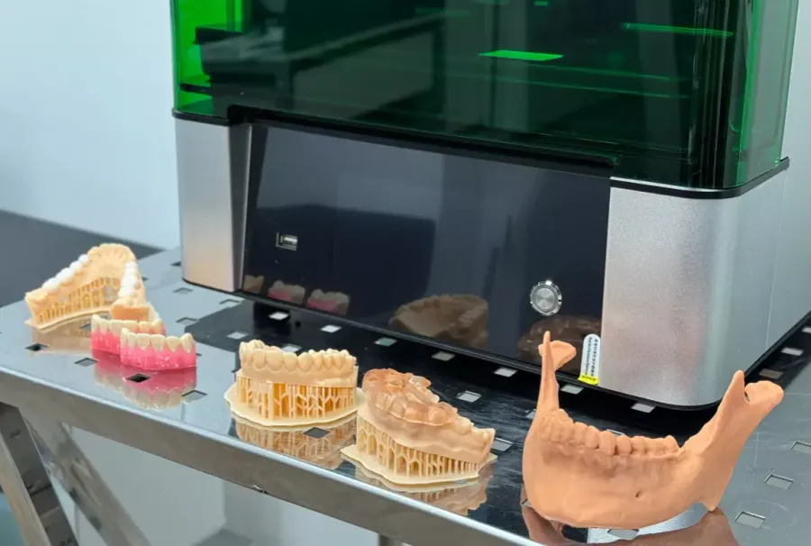 Применение LCD 3D-принтера UniFormation GKtwo в стоматологии: революция в цифровой стоматологии