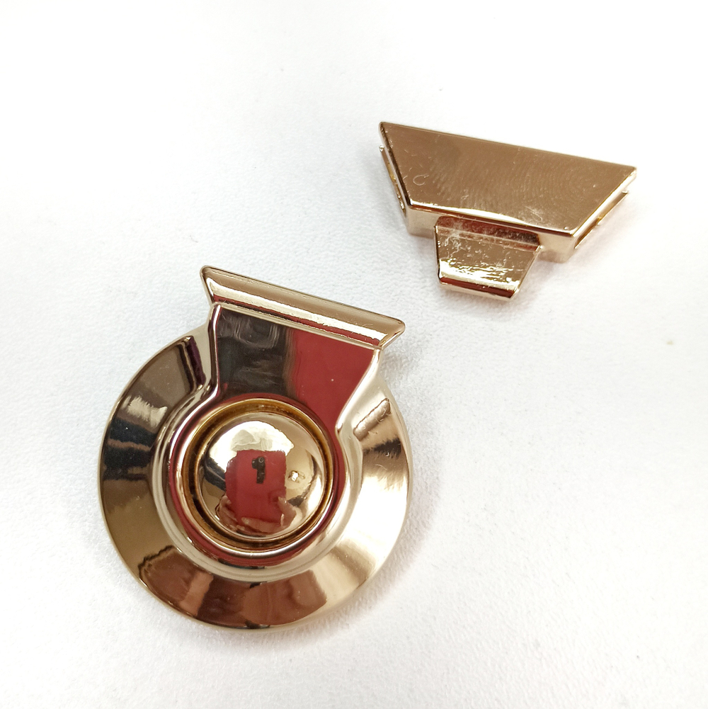 Замок-защелка на винтах 30*40 Золото