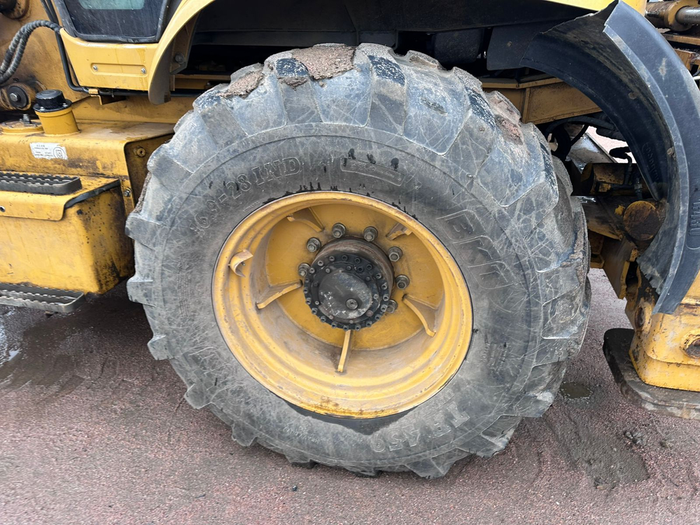 Bull 4SX Экскаватор-погрузчик 4SX (Дизельный, 4,6 л, 116 л.с., АТ)