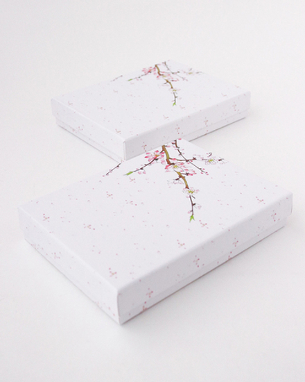 Футляр картонный, серия "ЦВЕТУЩАЯ ЯБЛОНЯ", 123х163х30 мм