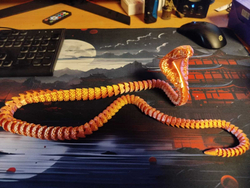 Подвижная королевская Кобра большая 90см