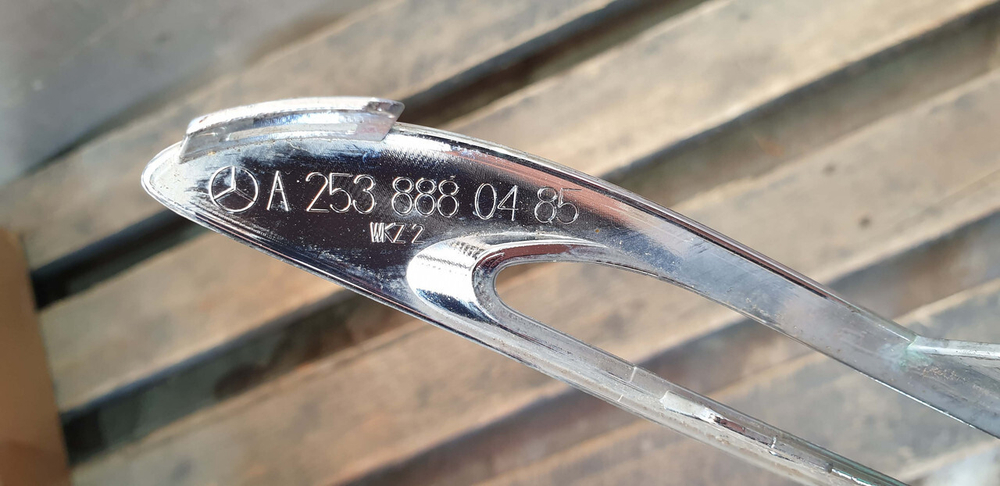 Молдинг решетки радиатора Mercedes GLC (X253) 15-19 Б/У Оригинал A2538880485