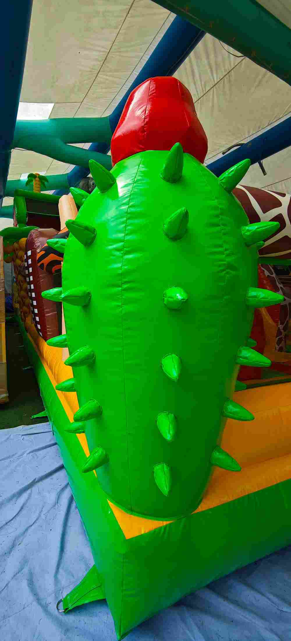 Коммерческий надувной батут «Мир Сафари», 14*7*7,5 м