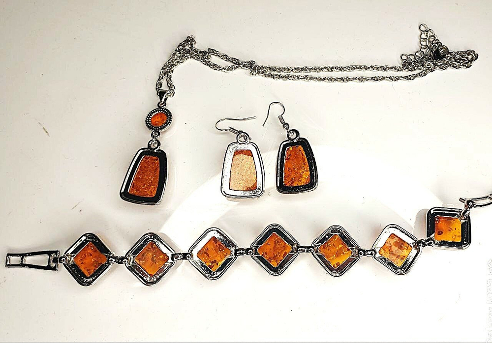 Элегантный комплект бижутерии с бижутерной смолой с янтарным оттенком  «Янтарное сияние» – Готовый образ в одном наборе!