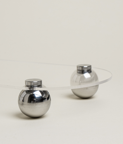 Поднос из акрила на четырех сферах