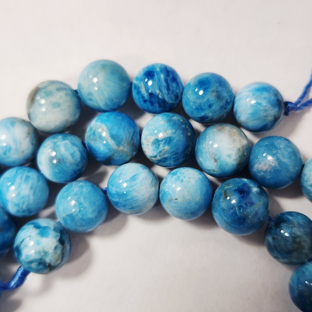 Апатит природный, шар 7.9 - 8.1мм, цена за нить 9.5см (1/4)