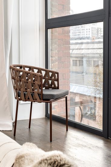 "Диего" стул плетеный из роупа, каркас из стали коричневый (RAL8016) муар, роуп коричневый круглый, ткань темно-серая 027