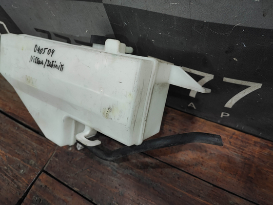 Бачок расширительный Infiniti M / Q70 (Y51) 10-19 Б/У Оригинал 217101MA0A