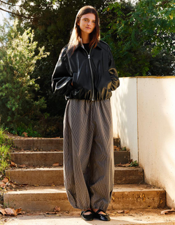 BERSHKA Куртка из искусственной кожи, черный