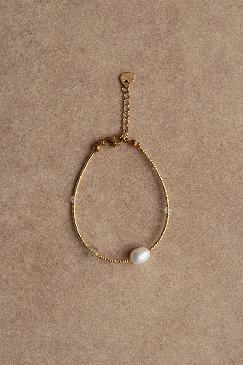 Браслет из позолоченного бисера с жемчугом