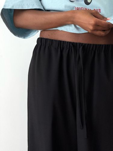 Прямые широкие черные брюки на кулиске