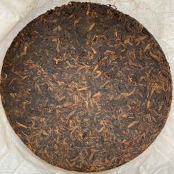 Шу пуэр. Чан Сян Гун Бин (камфорный торт) 357г. 2015 год