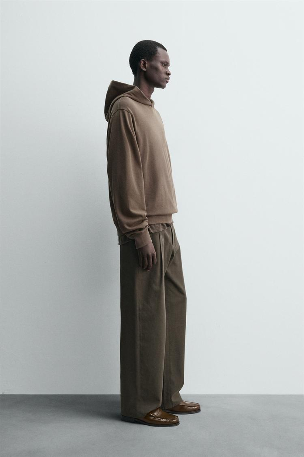 ZARA ТОЛСТОВКА С КАПЮШОНОМ И ЭФФЕКТОМ ПОТЕРТОСТИ, КОРИЧНЕВЫЙ