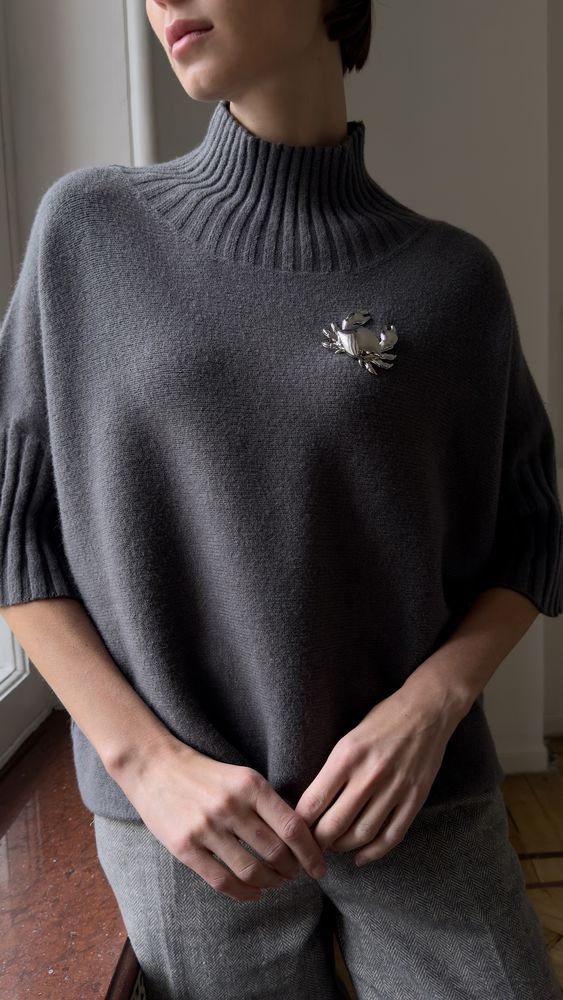 серебристый