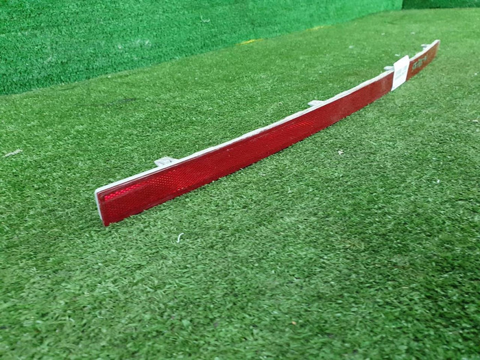 Катафот центральный Hyundai Santa Fe 4 TM (20-24)