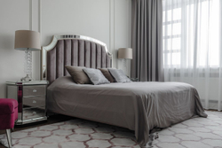 Кровать с зеркальными вставками Garda Decor розово-серая KFE007-69