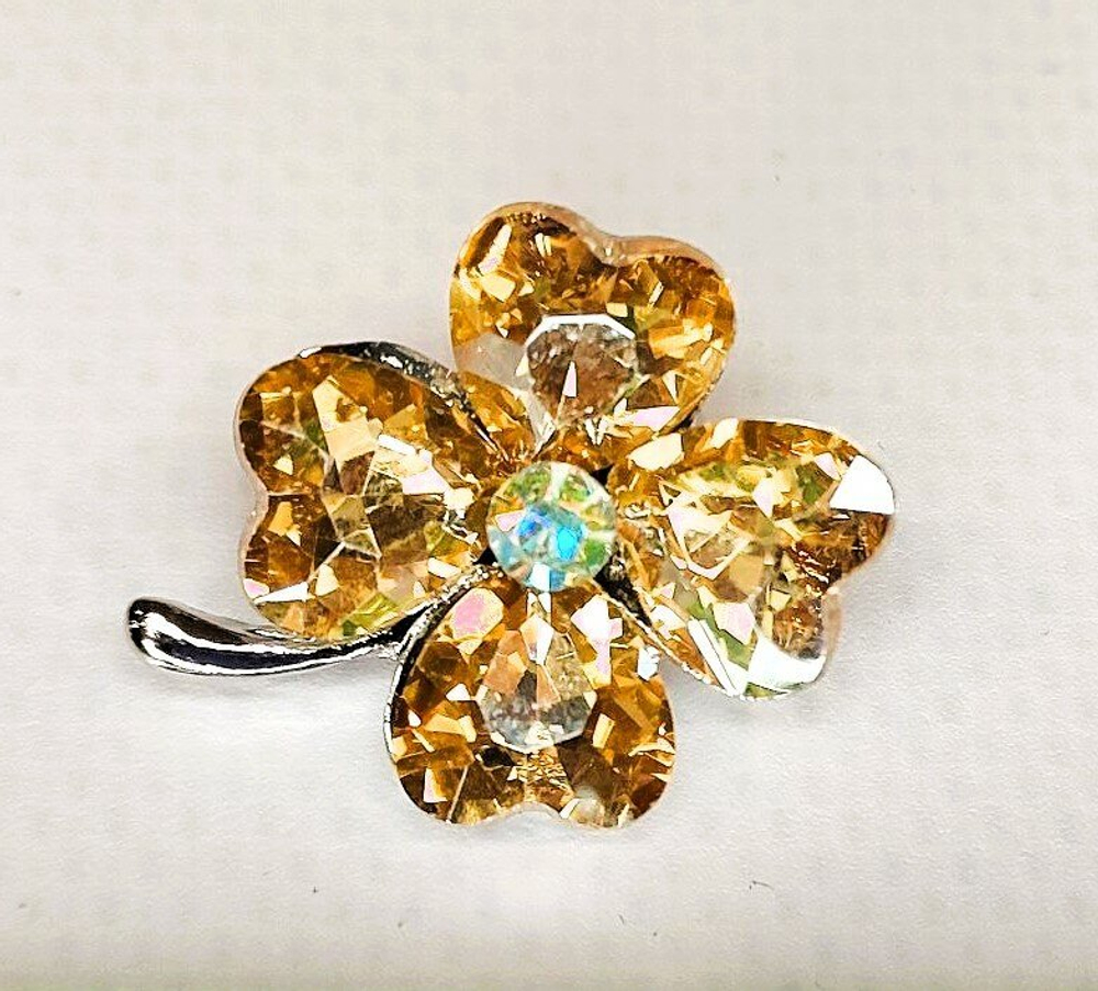 Брошь. Брошка. Клевер-четырехлистник — символ удачи. Цвет янтарный