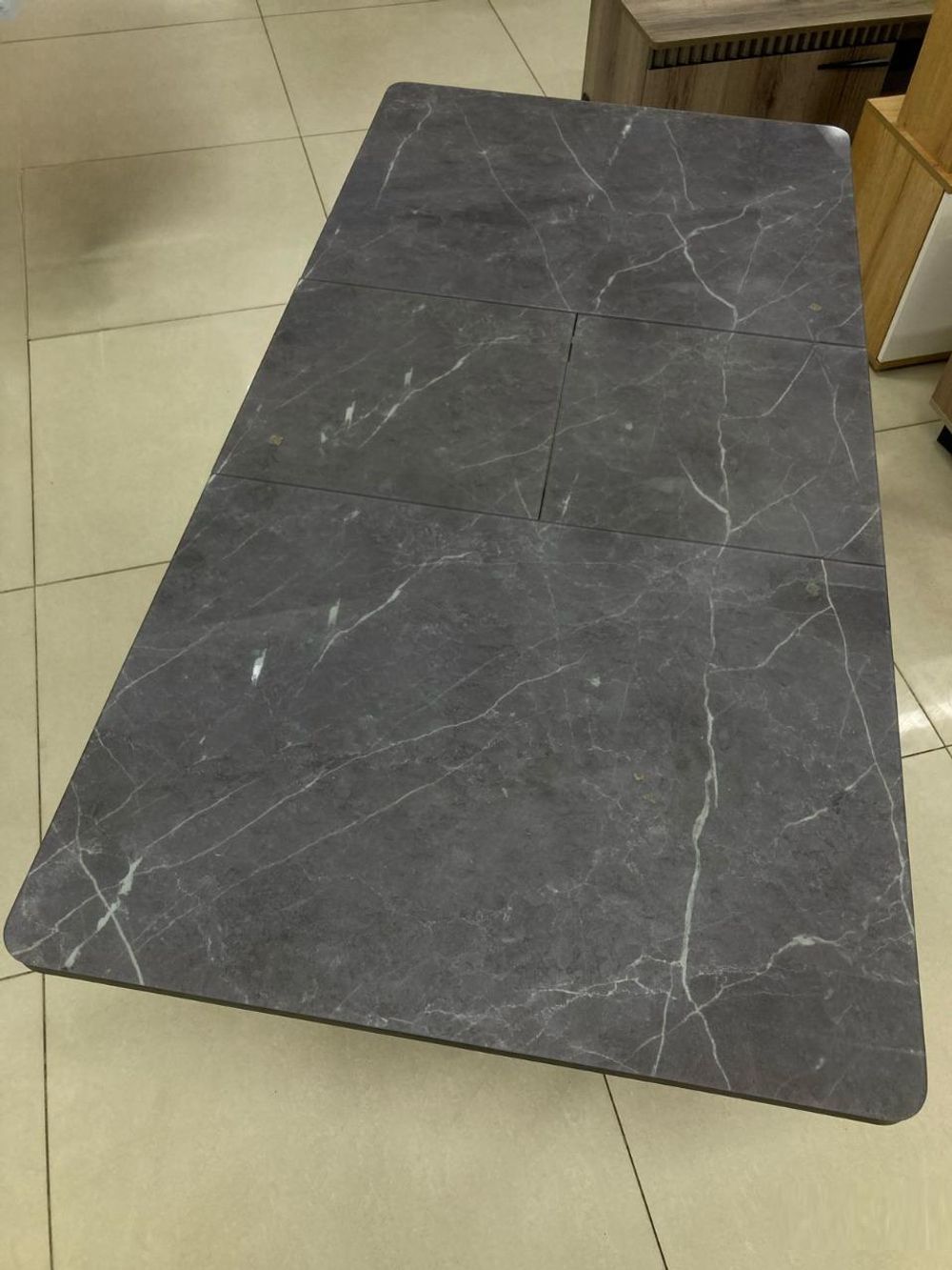 Стол разд стекло Миллер бабочка К-т ног №5 черный Царг.пояс 930 черный Ст-ца мрамор серый ф/п (чер)