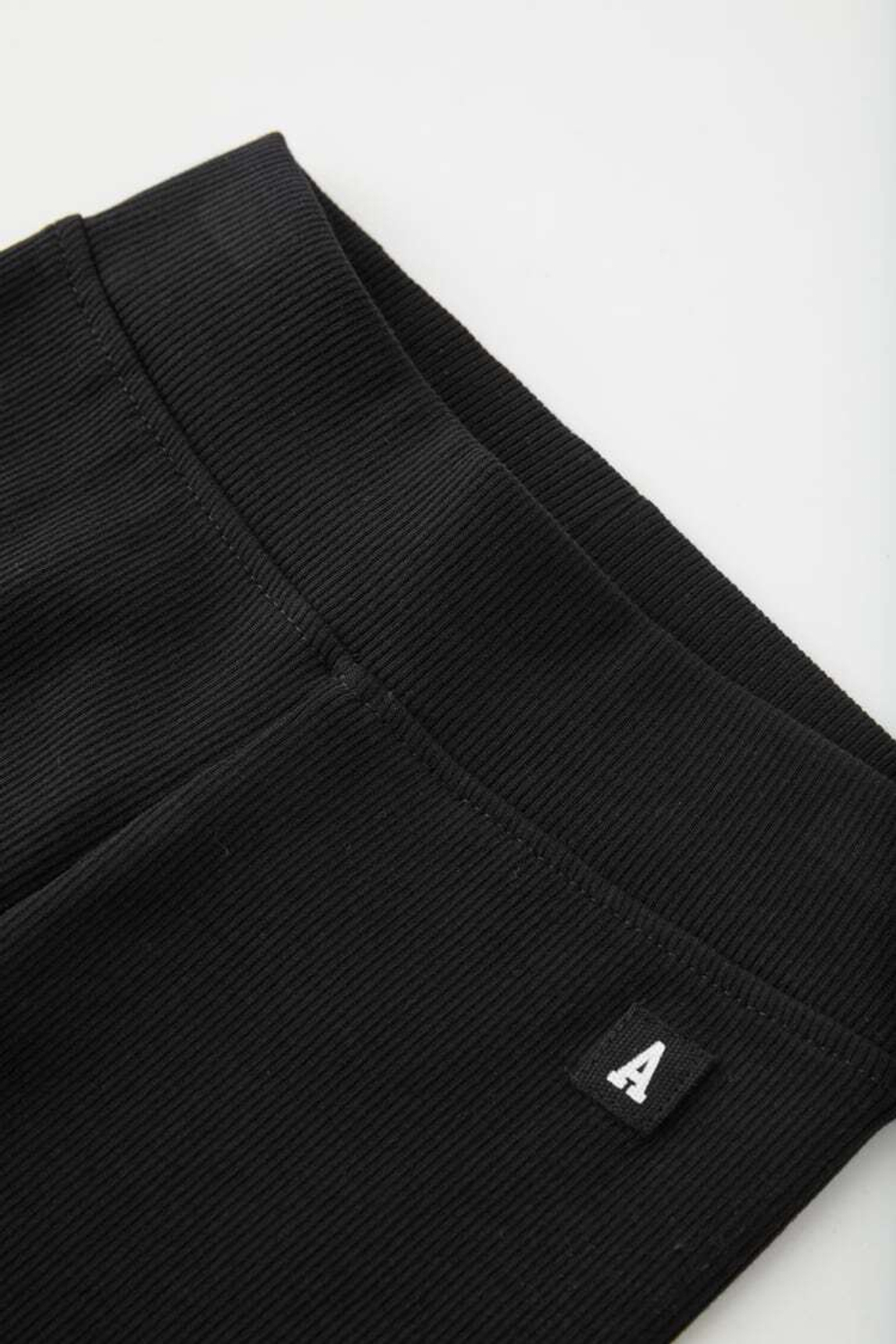 ZARA ЛЕГИНСЫ В РУБЧИК С НАШИВКОЙ, ЧЕРНЫЙ