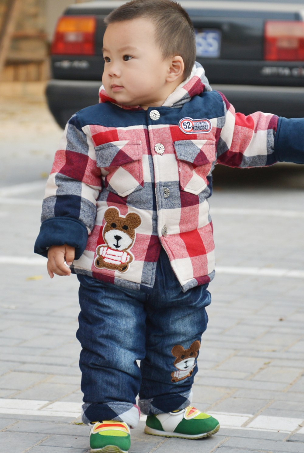 Комплект детский из куртки в клетку на меху и джинс