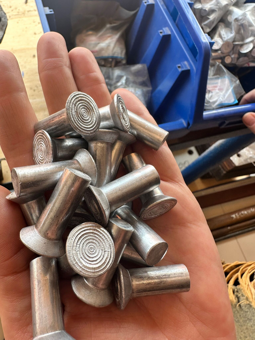 Заклепки алюминиевые для ремонта тормозных колодок грузовых автомобилей и автобусов 10*28мм 64 шт.