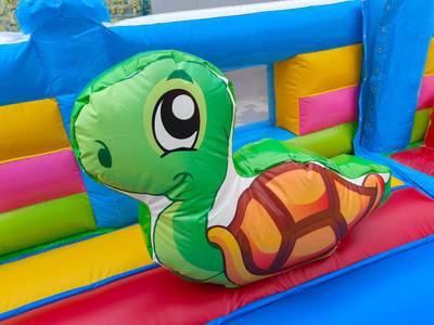 Надувной батут с горкой "Акула" 17х7х7 м без скалодрома 2