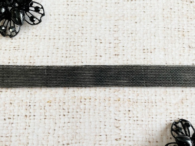 Нитепрошивная кромка клеевая по долевой, ш. 1,5 см.