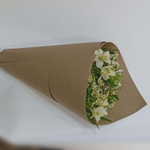 Букет полевых цветов из ромашек и альстромерий