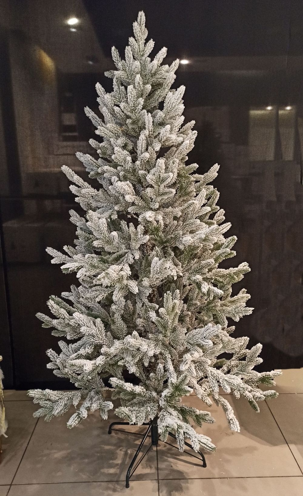 елка заснеженная литая "Нордман"