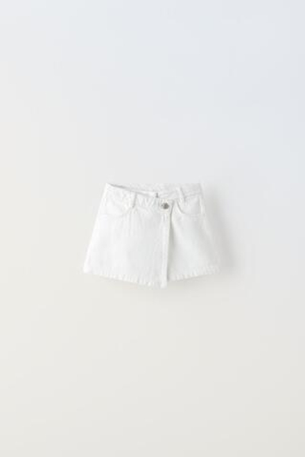 ZARA ДЖИНСОВАЯ ЮБКА-ШОРТЫ, БЕЛЫЙ
