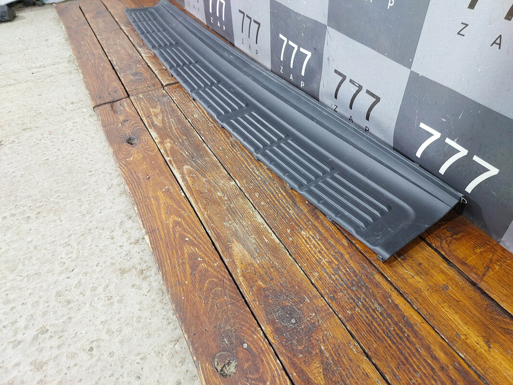 Накладка заднего бампера Toyota Land Cruiser 200 07-21 Б/У Оригинал 5216260040