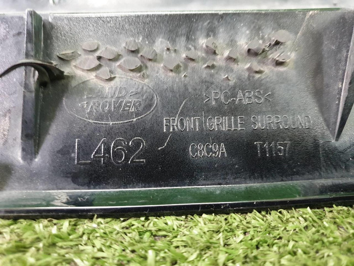 Решетка радиатора Land-Rover Discovery 5 (2016-2021)