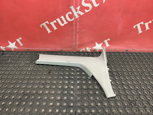 Накладка стойки задней правой