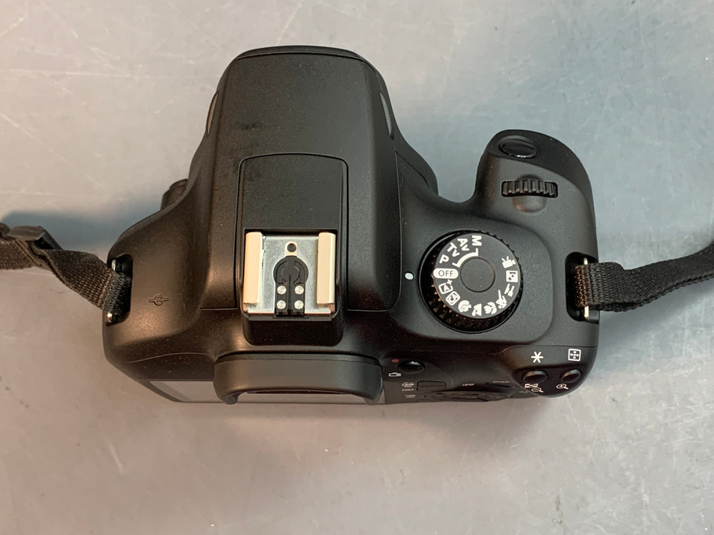 Canon EOS 4000D Body 20.000 кадров пробега