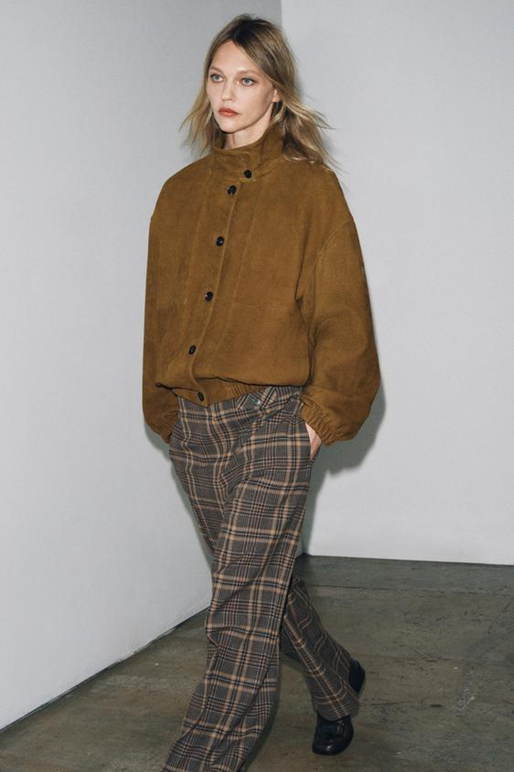 ZARA УКОРОЧЕННЫЕ БРЮКИ В КЛЕТКУ — ZW COLLECTION, РАЗНОЦВЕТНЫЙ