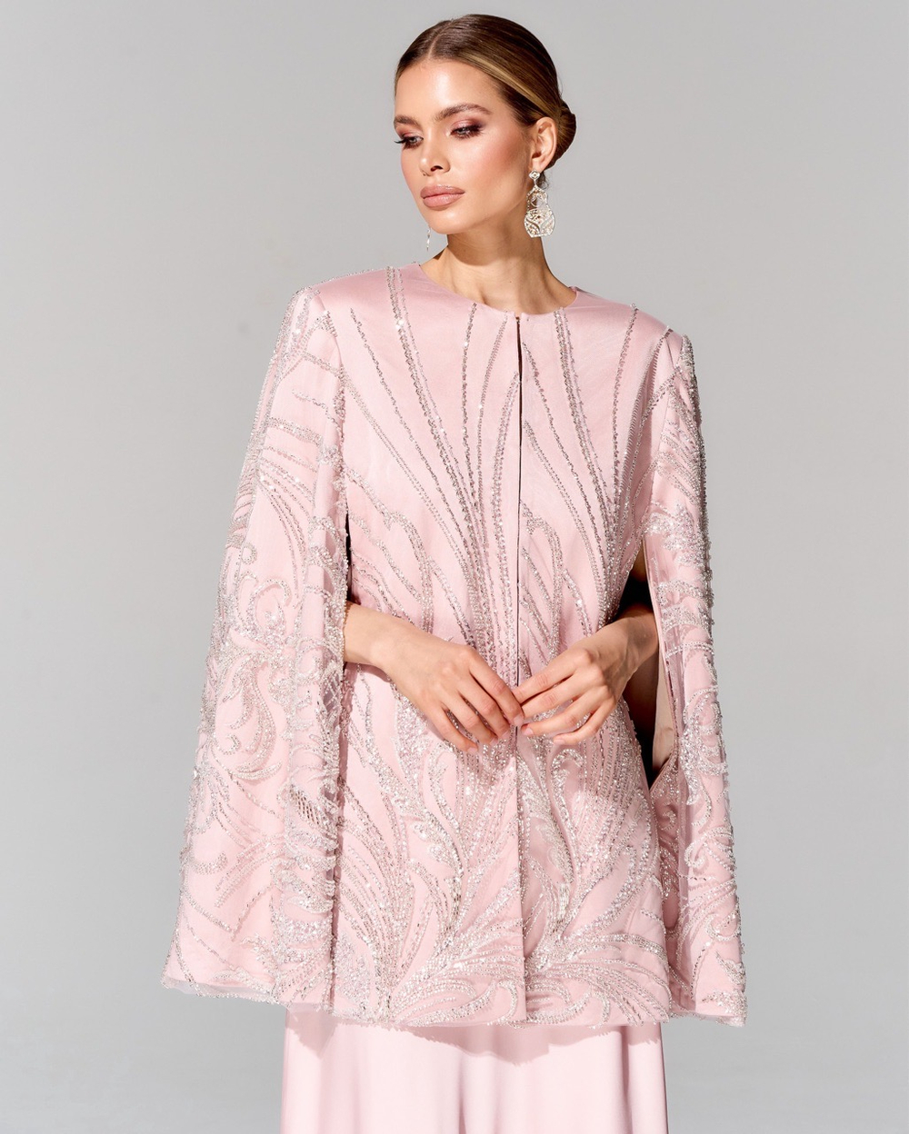 Кейп с вышивкой ручной работы